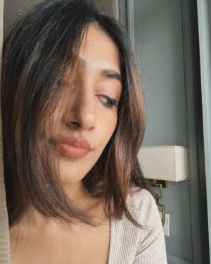 Dhanashree Verma Instagram - From shoot curls to basic straight swirls 🐒 
Hair game 💪🏻
.
.

#dhanashreeverma #hair #curls #straighthair