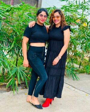 Dhanya Mary Varghese Instagram - Birthday യ്ക്ക്  പോസ്റ്റാൻ വച്ച ഫോട്ടോയ. ഞാൻ മറന്നുപോയി. Wish ചെയ്യാത്തതിന്  നല്ലവണ്ണം കിട്ടുകയും ചെയ്തു. Sorry dear, belated birthday wishes to my dear Ammu. May God bless you with all the happiness in life😘❤🎂

#dhanyamaryvarghese #reneesharahman #friendship #birthday