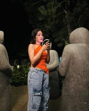 Dharshna Sripal Instagram - Good evening. 🧡✨🥂