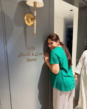 Dhrriti Saharan Reddy Instagram - Hello Doston Kulfi Khaalo… 😋
FUNNNN time spent with Meri Pyaari New Mom 🤌🏻@iampratibhasingh ♥️ Aunty 🌸 & Trayaksh 👼🏻