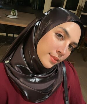 Diana Danielle Instagram - ILY 😘

Glazed hijab is everything!