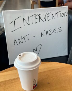 Diane Leyre Instagram - 🚨INTERVENTION ANTI NAZES🚨
Notre nouveau totem lorsqu’on a besoin de réaliser qu’il est interdit de pleurer pour un homme pas à la hauteur - je sens qu’il va beaucoup voyager 😂😂😂😂

Les amies c’est pour la vie ❤️