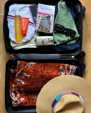 Diane Leyre Instagram - Vous avez mérité des vacances ! ☀️

Et c’est pour ça qu’avec @dianeleyreoff et @greengo.voyage on est ravis de vous offrir non pas un, mais deux bons d’achat de 500€ pour vous faire plaisir où vous le souhaitez en France 🇫🇷
Que ce soit des chalets à la montagne, des tiny houses en pleine nature, ou des hôtels au bord de la mer, vous allez trouver votre bonheur 💛
Pour participer, il suffit de s’abonner à @dianeleyreoff et @louiseaubery, et de taguer en commentaire la personne avec qui tu aimerais partir en vacances !
Concours ouvert à l’international, résultats le 3 août 🌍