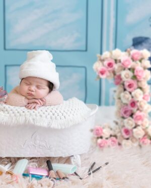Diane Medina Instagram - Happy 1 month our princess @isabella_ilustre !😍🤗😘✨🎉 We love you so much!💘 #MariaIsabellaElizabeth #AnsweredPrayer

Thank you for the beautiful photos @thebabyvillagestudio !💯👌🏻

Thanks for the cake @myminioven !🍰