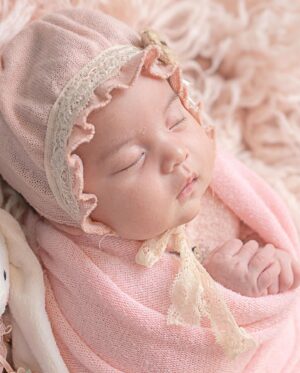 Diane Medina Instagram - Happy 1 month our princess @isabella_ilustre !😍🤗😘✨🎉 We love you so much!💘 #MariaIsabellaElizabeth #AnsweredPrayer

Thank you for the beautiful photos @thebabyvillagestudio !💯👌🏻

Thanks for the cake @myminioven !🍰