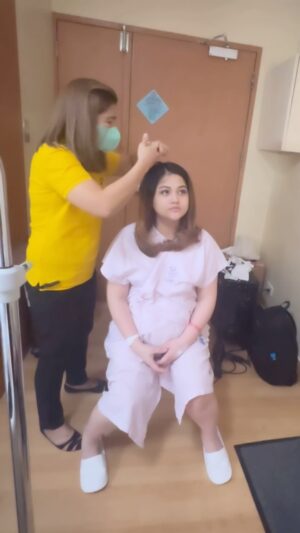 Diane Medina Instagram - 3rd day today after my CS operation ❤️ Buti na lang may hair cut services near St Luke’s hahaha kahit manas maganda ang hair hahahah 
Thank you Lord 🙏🏻

People are commenting nakakabinat daw— but my doctors told me that I need to stand and walk by day # 2 after my CS Operation to avoid embolism and mas mabilis gagaling ang wound. Anyway, just comment down below what you think. 

Pray for my quick recovery.

Thank you ❤️