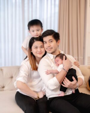 Diane Medina Instagram - Happy 1 month our princess @isabella_ilustre !😍🤗😘✨🎉 We love you so much!💘 #MariaIsabellaElizabeth #AnsweredPrayer

Thank you for the beautiful photos @thebabyvillagestudio !💯👌🏻

Thanks for the cake @myminioven !🍰