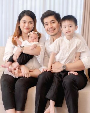 Diane Medina Instagram - Happy 1 month our princess @isabella_ilustre !😍🤗😘✨🎉 We love you so much!💘 #MariaIsabellaElizabeth #AnsweredPrayer

Thank you for the beautiful photos @thebabyvillagestudio !💯👌🏻

Thanks for the cake @myminioven !🍰
