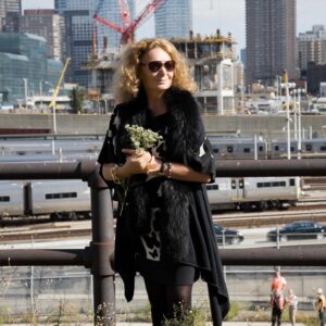 Diane van Fürstenberg Instagram - In 1998 I moved into the Meatpacking district and met two young men Robert and Josh . They had a dream to save the abandoned old elevated train track and turn into a park …I joined their community and the @highlinenyc was born. It is the nr 1 tourist attraction in NY and we all love it! The Highline is now at risk because of an undesirable development plan. We need help to protect the magic of the High line. Join us by signing up to protect the High line @protecthl 🙏