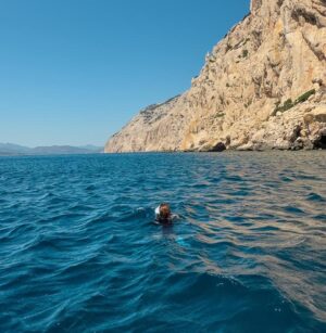 Diane van Fürstenberg Instagram - My happy place…. the water …swimming alone for hours … meditating… being grateful … dreaming… projecting… all the things we can only do when we are totally alone …. Bliss… honoring LIFE ! ❤️🙏❤️