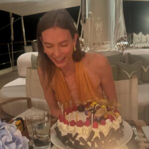 Diane van Fürstenberg Instagram - Happy. Birthday @karliekloss ❤️🙏❤️