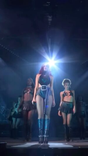 Didde-Mie Lykke Instagram - GLASTONBURY.. Pyramid stage… headline.. wth

@dualipa you did that!!! Love you! Xx 

@charmladonna @sharon.june @sammileejayne @amckdance - THANK YOU!! For everything.. 🫀

To my Tourfam - Im so Proud of us! Love you long time! 🥺