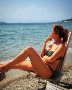 Didem ?nselel Most Liked Photos and Posts