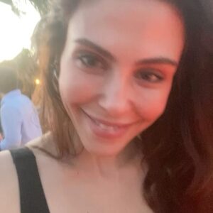 Dilara Aksüyek Instagram - Ben bu gezegene inemedim ve gökyüzü de masmavi 💙
