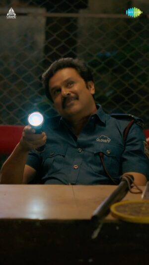 Dileep Instagram - The lovely #VennilaKanyake Song from #pavicaretaker is out now..! ❤️ @midhunmuku 👌❤️

#dileep #dileepettan @dileepactor @vineethkumar_official