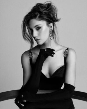 Dilin Döğer Instagram - 📸: @fethikaraduman 🤍🖤

Styling : @cerenaliststyling @cerenalist 
Hair & Make up : @selhan.c