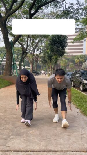 Dimas Seto Instagram - sehat bareng pasangan lebih menyenangkan, bismillah sehat jiwa dan raga ya sayang
Nah latihan itu dulu 😊