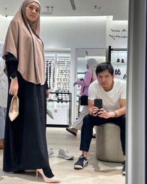 Dimas Seto Instagram - Ada yg bingung mau yg mana, gonta ganti terus ujung2 nya balik ke awal lagi heheh lope  u 😁