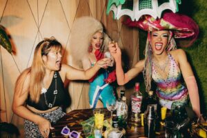Dimitri Nana-Côté Instagram - ⚜️BONNE FÊTE NATIONALE LES BABES!⚜️

📸 @jeansebastiensenecal
🧚 @poe.mtl
🤡🤡🤡 @petula_claque @kikiwannakaikai & @emm.otionaldamage

#fetenationale #drag #dragqueen #photography #photoshoot #partydesoussol #drinkreponsibly