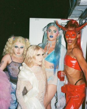 Dimitri Nana-Côté Instagram - @unikornparties 
♥️😈august 2021😈♥️

with @ilonaverley x @denimpusssy x @callherperla 

picture @sisisuperstar_ 

my ponytail @edwardsizzahands2.0