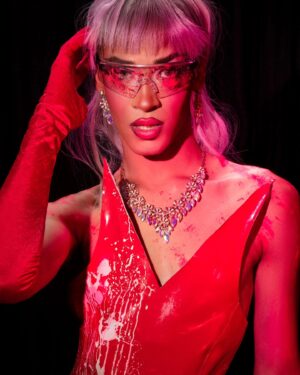 Dimitri Nana-Côté Instagram - [ RDV DRAG #41 @kikiwannakaikai ]

Kiara a commencé la drag 6 ans, et elle a fait partie de la première saison de « Canada’s Drag Race » (2020). Elle est mondialement reconnue pour ses paroles « Kiki wanna kaikai » sur la grande scène de l’émission, mais surtout pour sa versatilité!
Kiara est également impliquée dans la scène ballroom de Montréal depuis les 5 dernières années, et elle a été promue "Princess of the Haus of Mulan" en 2023. De la comédie, à l’attitude, en passant par son « lipsync for your life » iconique de la chanson « I Drove All Night » dans la compétition télévisée : Kiara est un plat qui se mange chaud, et une drag queen qui vous donnera le goût d’en vouloir encore!

📸 @jeansebastiensenecal & @poe.mtl
👗 _thesukidoll

Shot using @canoncanada @profoto @tethertools

@rendezvousdeladrag 
@palais_montreal
#rdvdeladrag #drag #photography #senecalpoe #queer