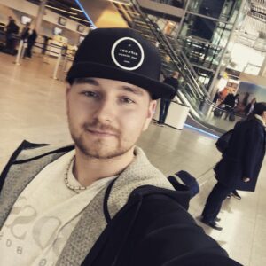 Dimitri van den Bergh Instagram - Another day another flight 😊