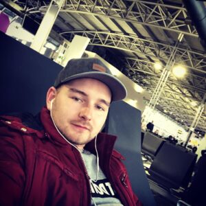 Dimitri van den Bergh Instagram - Back at the airport