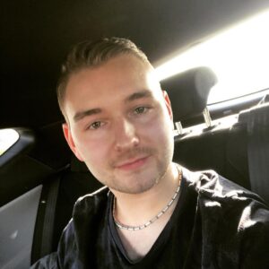 Dimitri van den Bergh Instagram - On the way to the first Pdc European Tour of 2019 #FollowingMyDreams