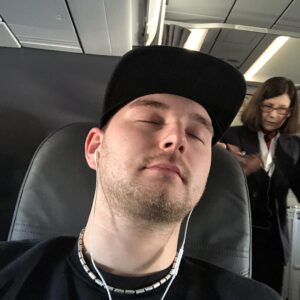 Dimitri van den Bergh Instagram - Sleepingtime #2 on flight 2