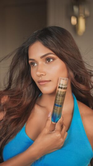 Dimpi Sanghvi Instagram - #AD | I’ve finally found the best sunscreen for my oily skin - @lakmeindia’s Sun Expert 1% Hyaluronic Complex! 🌞✨ 

This water-light sunscreen absorbs quickly, offers SPF 50 PA     protection with no white cast, and contains 1% Hyaluronic acid to hydrate and moisturize. It’s a game changer for oily skin. 

Go give it a try now! 💯

#LakmeSkin #Sunscreen #LakmeSunExpert #Sunsational #OilySkinSavior #SkincareEssentials #DimpiSanghvi #MumbaiBeautyInfluencers #Skincare

Top from @savanabyurbanic