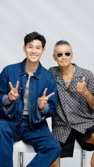 Dino Lee Instagram - #VogueCeleb 「最酷父子檔」李玉璽&李亞明默契問答！
父親節快樂！這對看似完全不像的父子檔，在鏡頭前揭開他們獨特的父子關係。想不到逃學翹課樣樣都做過的酷老爸，寶貝兒子李玉璽竟然超乖，不會亂跑出門！想知道他們到底有什麼共通點嗎？點擊 @VogueTaiwan 首頁連結看完整影片。

Fashion by @Gucci

#李玉璽 #李亞明 #VogueQuiz