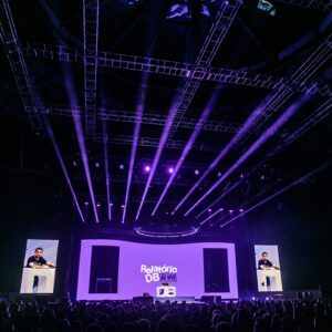 Diogo Batáguas Instagram - Estava borradito, mas diverti-me bem.

Lisboa já foi. Dias 7 e 8 de Abril o Relatório DB termina no Porto.
(restinho de bilhetes no link)

Atenção aos spoilers do estilo "a melhor parte foi quando a Luana e o Sandro deram um linguadão".

Aliás, convido todos os que foram ao Campo Pequeno (e aos que não foram) a inventar uma cena incrível que "aconteceu mesmo" para dar fake spoilers a quem for assistir na Super Bock Arena.

Obrigado a quem lá deu um salto no fim de semana. Eu curti. 

@macedo mestre da foto