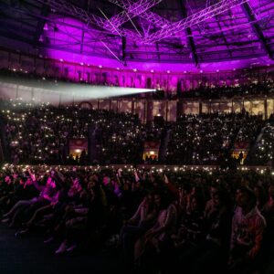 Diogo Batáguas Instagram - Estava borradito, mas diverti-me bem.

Lisboa já foi. Dias 7 e 8 de Abril o Relatório DB termina no Porto.
(restinho de bilhetes no link)

Atenção aos spoilers do estilo "a melhor parte foi quando a Luana e o Sandro deram um linguadão".

Aliás, convido todos os que foram ao Campo Pequeno (e aos que não foram) a inventar uma cena incrível que "aconteceu mesmo" para dar fake spoilers a quem for assistir na Super Bock Arena.

Obrigado a quem lá deu um salto no fim de semana. Eu curti. 

@macedo mestre da foto