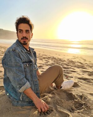 Diogo Martins Instagram - É este para mim o sítio ideal para organizar ideias, onde consigo parar e pensar em como ser melhor e carregar-me de boas energias. O mar é o princípio de uma outra dimensão, faz bem pra caraças à alma 🤘🏻