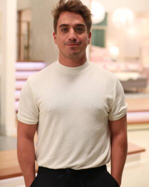 Diogo Martins Instagram - Fui à @casafeliz para falar da estreia de hoje do @golpedesorte na @sicoficial ❤ não percam 🤞🏻

Styling : @vanessamarquesstyling 

@carrelosquad ✌🏻