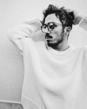 Diogo Martins Instagram - Cara de quem está há uma semana à espera do próximo episódio da série mais linda de todo o sempre 😍 @atequeavidanossepare 
Tudo a sintonizar na @rtppt 🤓 
Quem é que nos está a acompanhar desse lado?🙋‍♂️