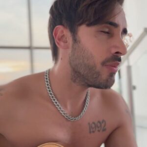 Diogo Melim Instagram - QUAL O MOOD DO TEU DOMINGAO?
1- apê
2- peça felicidade 
3- era pra ser outra canção feliz
4- uma lua