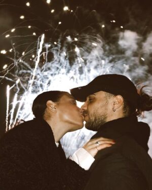 Diogo Piçarra Instagram - “Eu sei que nada é como começa
Mas sei que fiz a escolha certa” ✨
10 anos juntos, de amor, lágrimas mas muita alegria. As nossas bodas de Milagre. Amo-te meu amor ❤️