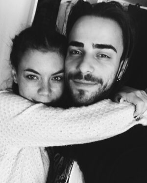 Diogo Piçarra Instagram - “Eu sei que nada é como começa
Mas sei que fiz a escolha certa” ✨
10 anos juntos, de amor, lágrimas mas muita alegria. As nossas bodas de Milagre. Amo-te meu amor ❤️