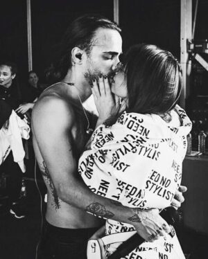 Diogo Piçarra Instagram - “Eu sei que nada é como começa
Mas sei que fiz a escolha certa” ✨
10 anos juntos, de amor, lágrimas mas muita alegria. As nossas bodas de Milagre. Amo-te meu amor ❤️