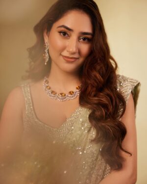 Disha Parmar Instagram - Took a Village to look like this! ♥️😻

The Village -
Saree @dlmayaofficial
Jewellery @tanishqjewellery 
@konnecting.in
Styled by @stylingbyvictor @sohail__mughal___
Clutch @oceana_clutches 
Footwear @stilista.in
Styling team @sanzimehta777
Makeup @dishisanghvii
Assisted by @sarahsayedd16
Hair by @hairbyzeba 
Clicked by @theguywithacanon