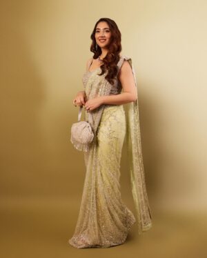 Disha Parmar Instagram - Took a Village to look like this! ♥️😻

The Village -
Saree @dlmayaofficial
Jewellery @tanishqjewellery 
@konnecting.in
Styled by @stylingbyvictor @sohail__mughal___
Clutch @oceana_clutches 
Footwear @stilista.in
Styling team @sanzimehta777
Makeup @dishisanghvii
Assisted by @sarahsayedd16
Hair by @hairbyzeba 
Clicked by @theguywithacanon