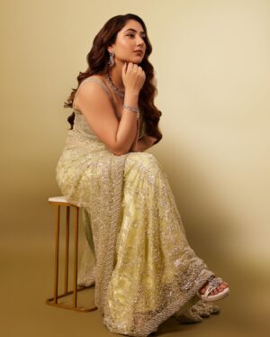 Disha Parmar Instagram - Took a Village to look like this! ♥️😻

The Village -
Saree @dlmayaofficial
Jewellery @tanishqjewellery 
@konnecting.in
Styled by @stylingbyvictor @sohail__mughal___
Clutch @oceana_clutches 
Footwear @stilista.in
Styling team @sanzimehta777
Makeup @dishisanghvii
Assisted by @sarahsayedd16
Hair by @hairbyzeba 
Clicked by @theguywithacanon