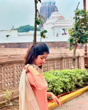 Ditipriya Roy Instagram - ।। জগন্নাথ দর্শন ।। 🙏🏻❤️
.
.
.
.
.
.
.
.
.
.
 
. 📷 মা 
.
.
.
.
. #friday #puri #purijagannath #birthday #special #birthdaymonth #family #trip #roadtrip #positivity #happiness #love #peace #bengali #girl #puja #photo #beach #ethnic #instagood #instafashion #instalove #instadaily #instalike