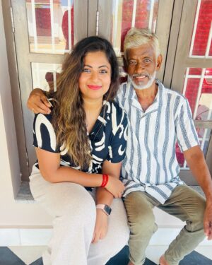 Divya Bharathi Vetrivel Instagram - Happy birthday appa @vetrivelshivakolundu ❤️