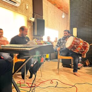 Divya Kumar Instagram - We had A Great Artists percussionist musicians @hanifaslam_official @hanifaslam_officia @aslidivyakumar l and his band rehearse with us and boy, were we happy with what we heard. Have you cheked out their livestreams and releases yet? At BoomBay JamPad 

.
.
.
.
.
.#livemusic #livemusicrocks #livemusicphotography #livestreaming #livestream #livestreamer #livestreamconcert #rehearsal #rehearsals #rehearsalstudio #rehearsalroom #jampad #jamroom #jamroomstudio #jamroomlive #mumbaimusicians #mumbaimusic #mumbaimusicscene #boombayjampad #bandrehearsal #bandrehearsals #bandrehearsalstudio #bandrehearsalstudios #photographychallenge� #photochallenge�