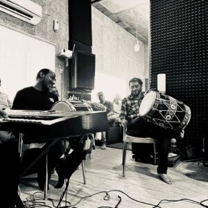 Divya Kumar Instagram - We had A Great Artists percussionist musicians @hanifaslam_official @hanifaslam_officia @aslidivyakumar l and his band rehearse with us and boy, were we happy with what we heard. Have you cheked out their livestreams and releases yet? At BoomBay JamPad 

.
.
.
.
.
.#livemusic #livemusicrocks #livemusicphotography #livestreaming #livestream #livestreamer #livestreamconcert #rehearsal #rehearsals #rehearsalstudio #rehearsalroom #jampad #jamroom #jamroomstudio #jamroomlive #mumbaimusicians #mumbaimusic #mumbaimusicscene #boombayjampad #bandrehearsal #bandrehearsals #bandrehearsalstudio #bandrehearsalstudios #photographychallenge� #photochallenge�
