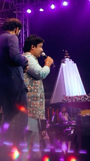 Divya Kumar Instagram - Chalo garba ghume bhuli Bhavan!😍

Day 4 at Raas Rang 2023, Thane was pure magic, and today is going to be even more fun as we celebrate Day 5!✨

Let’s keep the energy high and the joy flowing in the Navratri spirit..

[Dandiya, Live performance, Gori Radha Ne Kado Kaan, Dance]

#dandiyanight #garbanight #divyakumar #aslidivyakumar #navratri2023