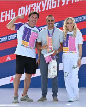 Dmitriy Yashankin Instagram - Отличный праздник получился !!!!

Спасибо всем !!!

Атлеты, судьи, волонтеры, гости, тренеры, титаны , детки, семьи , друзья, партнеры !!!!

Круто было!!!!

Фотографии @alex_chepurnyak по  ссылке в шапке профиля