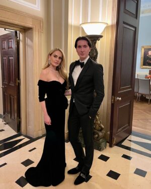 Dmitry Sholokhov Instagram - Night in Manhattan🖤

#sholokhov #design #collection #runway #designer #shop #gown #model #newyork #gala #salzburg #manhattan #society